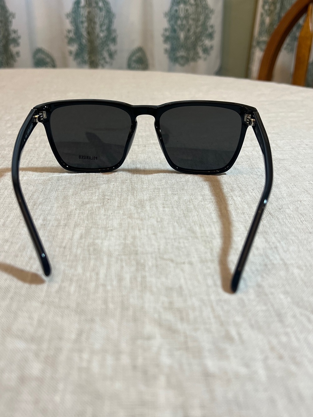 QUAY Unplugged Square Polarized Sunglasses in Black/Black Polarized. NWT - Picture 4 of 12
